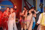 Anushka Sharma, Ranveer Singh, Raageshwari at the Wedding to promote Band Baaja aur Baarat in Taj Land_s End on 4th Dec 2010 (7).JPG