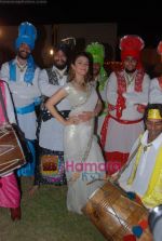 Raageshwari at the Wedding to promote Band Baaja aur Baarat in Taj Land_s End on 4th Dec 2010 (15).JPG