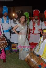 Raageshwari at the Wedding to promote Band Baaja aur Baarat in Taj Land_s End on 4th Dec 2010 (16).JPG