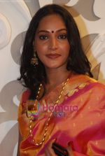 at Zee Rishtey Awards in MMRDA, Bandra on 4th Dec 2010 (130).JPG