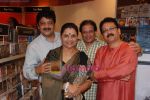 Anup Jalota, Udit Narayan launch Mahatma CD launch in Reliance Trends on 8th Dec 2010 (9).JPG