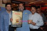 Udit Narayan launch Mahatma CD launch in Reliance Trends on 8th Dec 2010 (20).JPG