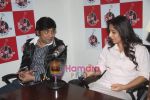 Vidya Balan with RJ Anurag Pandey at Fever FM on 8th Dec 2010 (2).JPG