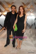 Suzanne Roshan, Uday Chopra at Burberry bash hosted by Christoper Bailey on 9th Dec 2010 (2).JPG
