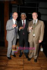 at Narendra Kumar Hosts The Louis Royer Cognac dinner in Grand Haytt, Mumbai on 17th Dec 2010 (4).JPG