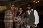 Jagjit Singh, Sonali and Roopkumar Rathod at a photo shoot for album cover in The Club on 19th Dec 2010 (4).JPG