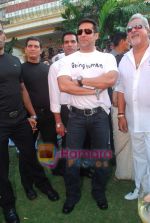 Salman Khan at Kingfisher Calendar launch in Mumbai on 19th Dec 2010 (4).JPG