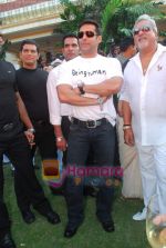Salman Khan at Kingfisher Calendar launch in Mumbai on 19th Dec 2010 (5).JPG