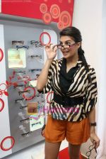 Jacqueline Fernandez launches Titan Eye new collection in Warden Road, Mumbai on 21st Dec 2010 (3).JPG