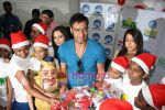 Ajay Devgan celeberates christmas with children in Mid Day Office on 22nd Dec 2010 (19).JPG