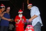 Sajid Khan, Akshay Kumar spend christmas with children of St Catherines in Andheri on 25th Dec 2010 (22).JPG