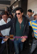 Shahrukh Khan goes to Dubai  on 30th Dec 2010 (2).JPG