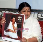 Lata Mangeshkar at Lata Mangeshkar_s calendar launch at her home on 31st Dec 2010 (2).JPG