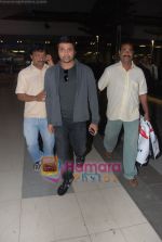 Himesh Reshamiya spotted at Airport in International Airport, Mumbai on 3rd Jan 2011 (4).JPG