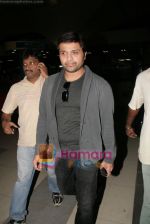 Himesh Reshamiya spotted at Airport in International Airport, Mumbai on 3rd Jan 2011 (9).JPG