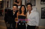 Shahrukh Khan, Priyanka Chopra at Dabboo Ratnani Calendar Launch in Olive, Bandra, Mumbai on 7th Jan 2011 (3).JPG