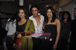Vidya Balan, Shahrukh Khan, Priyanka Chopra at Dabboo Ratnani Calendar Launch in Olive, Bandra, Mumbai on 7th Jan 2011 (3)~0.JPG