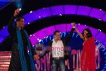 The Great Khali, Shweta Tiwari, Salman Khan at Big Boss season 4 grand finale on 8th Jan 2011 (108).JPG