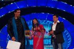 The Great Khali, Shweta Tiwari, Salman Khan at Big Boss season 4 grand finale on 8th Jan 2011 (120).JPG