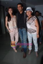 Anushka Sharma, Akshay Kumar, Hard Kaur at Patiala House Music Launch on 9th Jan 2011 (11).JPG