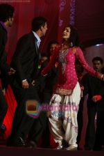 Anushka Sharma, Akshay Kumar at 6th Apsara Film and Television Producers Guild Awards in BKC, Mumbai on 11th Jan 2011 (2).JPG