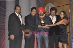 Dharmendra, Shahrukh Khan, Sunny Deol at 6th Apsara Film and Television Producers Guild Awards in BKC, Mumbai on 11th Jan 2011 (86).JPG