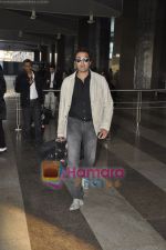 Bobby Deol returns from YPD delhi promotions in Airport, Mumbai on 14th Jan 2011 (3).JPG