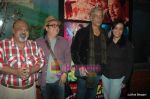 Saurabh Shukla, Vinay Pathak, Sudhir Mishra at Yeh Saali Zindagi music launch in Marimba Lounge on 13th Jan 2011 (5).JPG