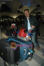Boman Irani arrive from Singapore in Airport on 11th Jan 2011 (3).JPG