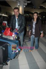 Boman Irani arrive from Singapore in Airport on 11th Jan 2011 (61).JPG