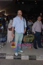 Bunty Walia arrive from Singapore in Airport on 11th Jan 2011 (6).JPG
