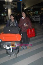 Reena Khan arrive from Singapore in Airport on 11th Jan 2011 (6).JPG