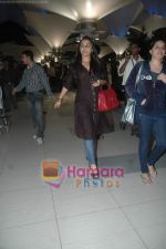 Vidya Balan arrive from Singapore in Airport on 11th Jan 2011 (102).JPG