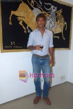Milind Soman at group art show hosted by Sunil Sethi in Jehangir Art Gallery on 17th Jan 2011 (3).JPG