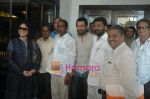 Aamir Khan, Kiran Rao meets Akhil Bhartiya Dhobi Mahasangh members in Sun N Sand, Mumbai on 20th Jan 2011 (2).JPG