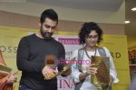 Aamir Khan, Kiran Rao unveil Femina_s latest issue in Crosswords, Mumbai on 20th Jan 2011 (17).JPG