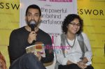 Aamir Khan, Kiran Rao unveil Femina_s latest issue in Crosswords, Mumbai on 20th Jan 2011 (26).JPG