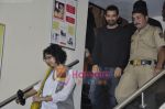 Aamir Khan, Kiran Rao unveil Femina_s latest issue in Crosswords, Mumbai on 20th Jan 2011 (9).JPG