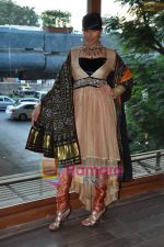 Candice Pinto at Amara showcases Shyamal Bhunika_s new collection in Amara on 20th Jan 2011 (13).JPG
