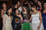 Shama Sikander, Smiley Suri, Yuvika Chaudhary, Aarti Chhabria, Ravee Gupta at Shama Sikandar showcased her Cocktail & Party Collection in Mahim on 20th Jan 2011 (7).JPG