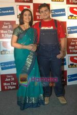 Deven Bhojani, Kishori Godbole at the launch of Mrs Tendulkar serial on SAB Tv in Mumbai on 21st Jan 2011 (2).JPG