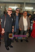 Hrithik Roshan, Rakesh Roshan returns from London in Airport on 23rd Jan 2011 (2).JPG