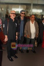 Hrithik Roshan, Rakesh Roshan returns from London in Airport on 23rd Jan 2011 (4).JPG