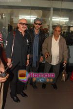 Hrithik Roshan, Rakesh Roshan returns from London in Airport on 23rd Jan 2011 (6).JPG