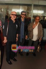 Hrithik Roshan, Rakesh Roshan returns from London in Airport on 23rd Jan 2011 (8).JPG