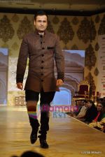 Rohit Roy walk the ramp at Mijwan show in Trident, Bandra on 23rd Jan 2011 (3).JPG