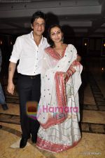 Rani Mukherjee, Shahrukh Khan at Neelam and Sameer_s wedding reception in Mumbai on 24th Jan 2011 (15).JPG