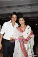 Rani Mukherjee, Shahrukh Khan at Neelam and Sameer_s wedding reception in Mumbai on 24th Jan 2011 (17).JPG