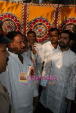 Aamir Khan celebrate Republic Day at Dhobi Ghat in Mumbai on 26th Jan 2011 (18).JPG