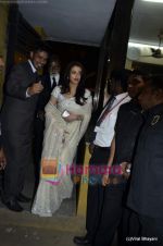 Aishwarya Rai Bachchan at The 56th Idea Filmfare Awards 2010 in Yrf studios, Mumbai on 29th Jan 2011 (3).JPG